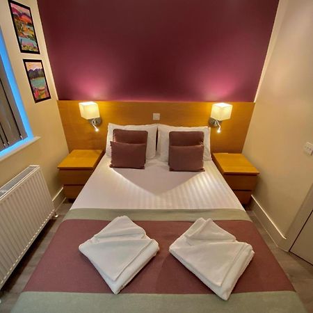Holtwhites Hotel Энфилд Экстерьер фото