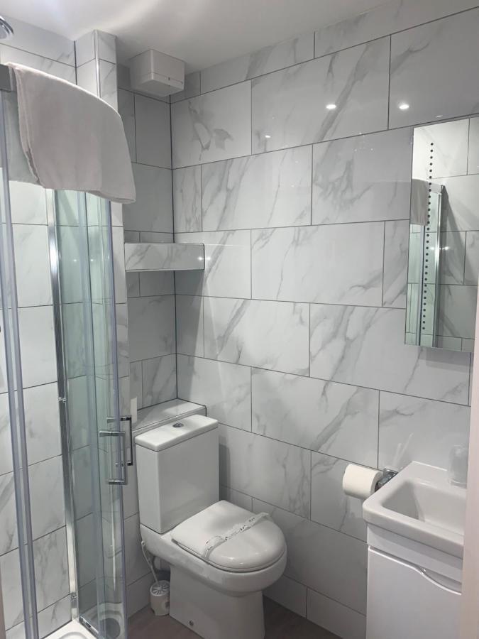 Holtwhites Hotel Энфилд Экстерьер фото