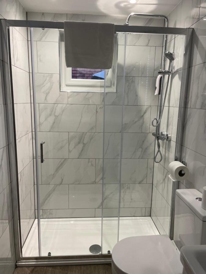 Holtwhites Hotel Энфилд Экстерьер фото