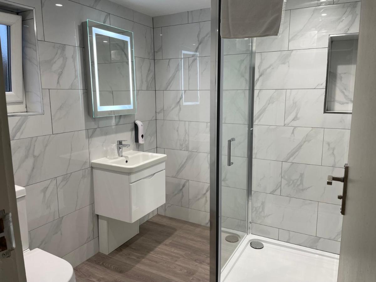 Holtwhites Hotel Энфилд Экстерьер фото
