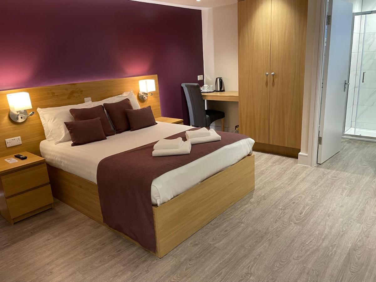 Holtwhites Hotel Энфилд Экстерьер фото