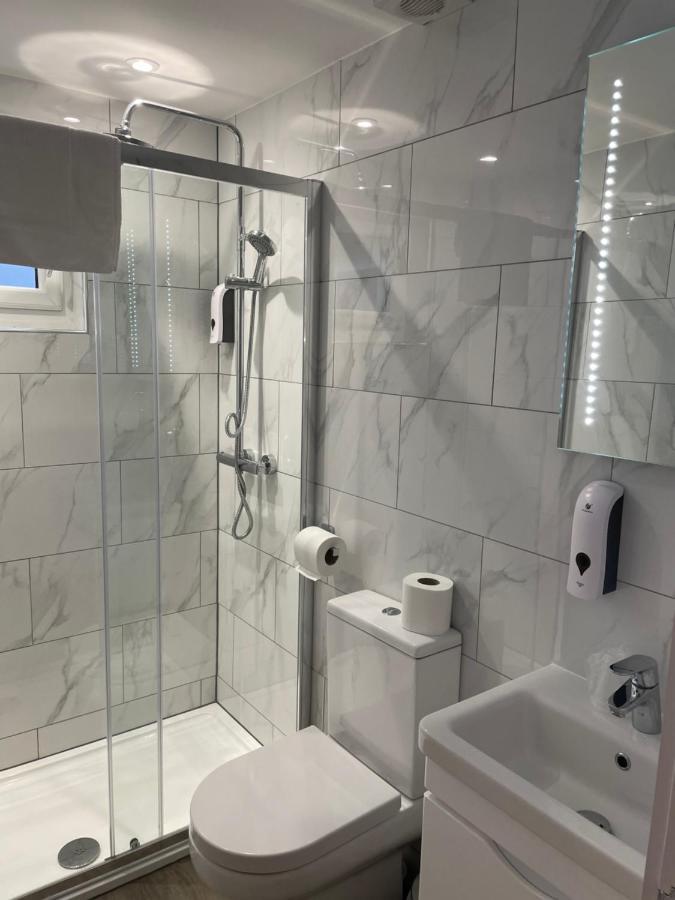 Holtwhites Hotel Энфилд Экстерьер фото