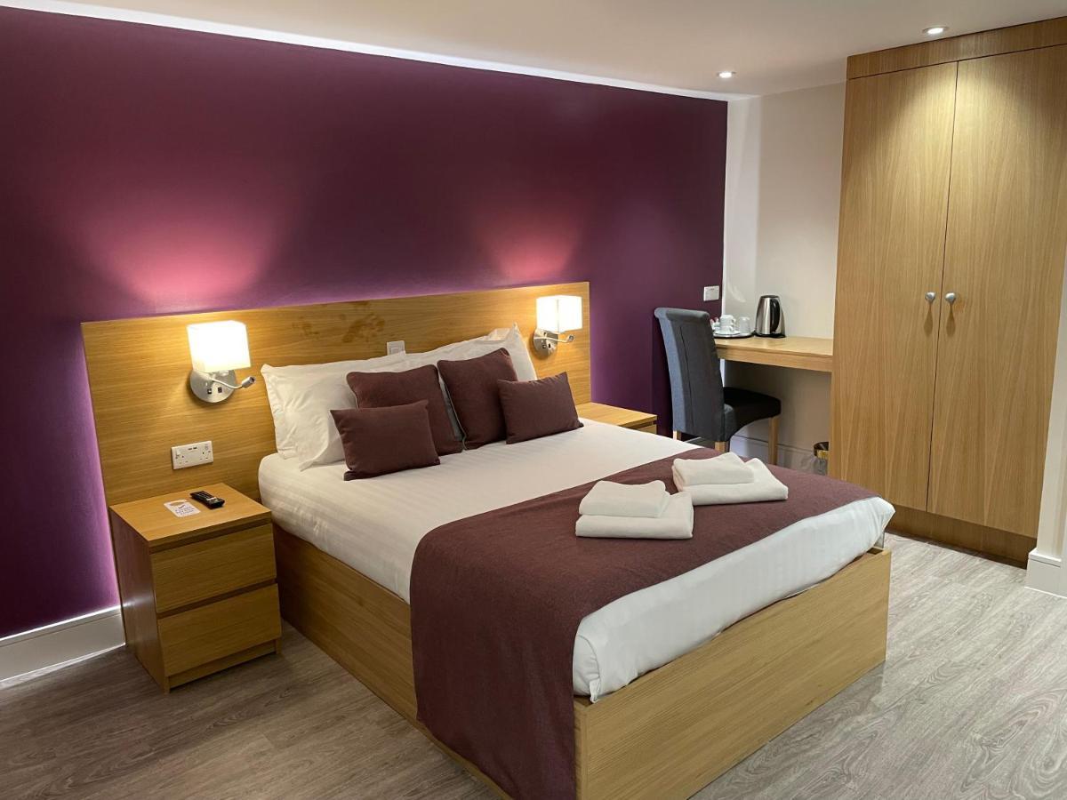 Holtwhites Hotel Энфилд Экстерьер фото