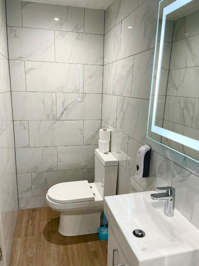 Holtwhites Hotel Энфилд Экстерьер фото
