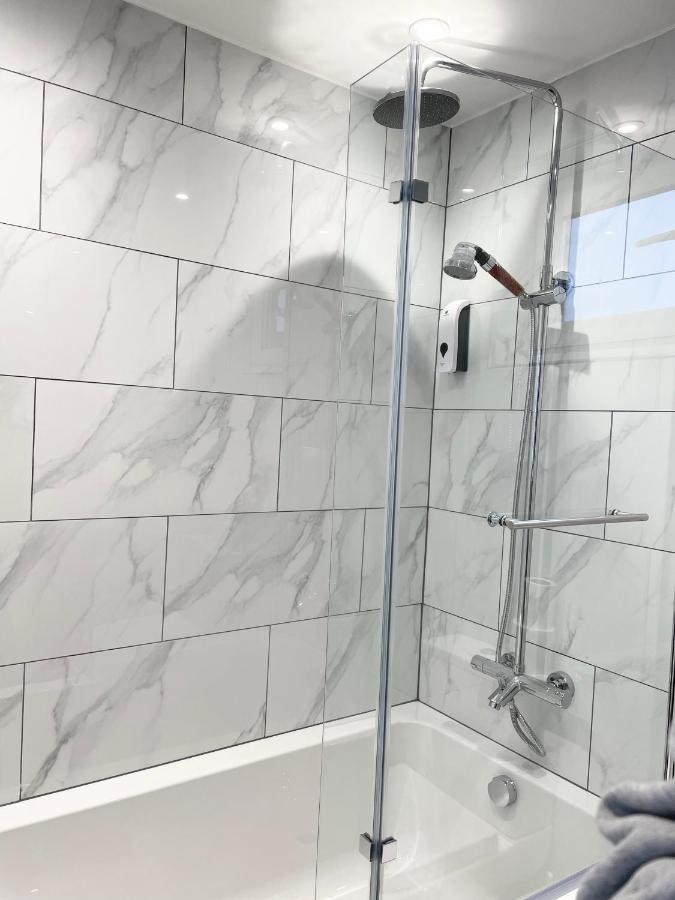 Holtwhites Hotel Энфилд Экстерьер фото