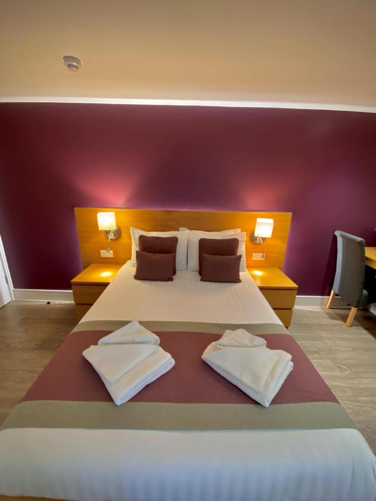 Holtwhites Hotel Энфилд Экстерьер фото