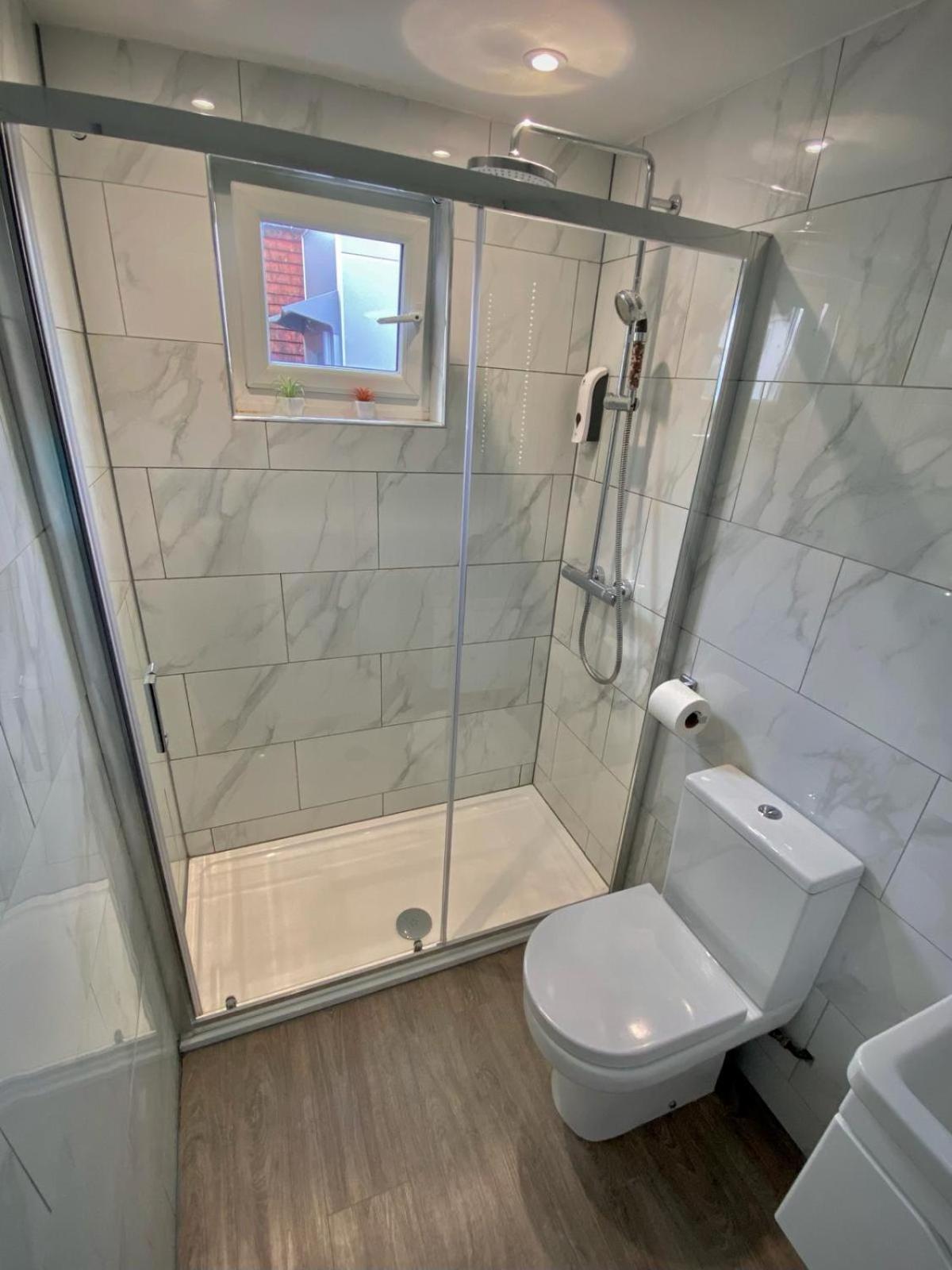 Holtwhites Hotel Энфилд Экстерьер фото