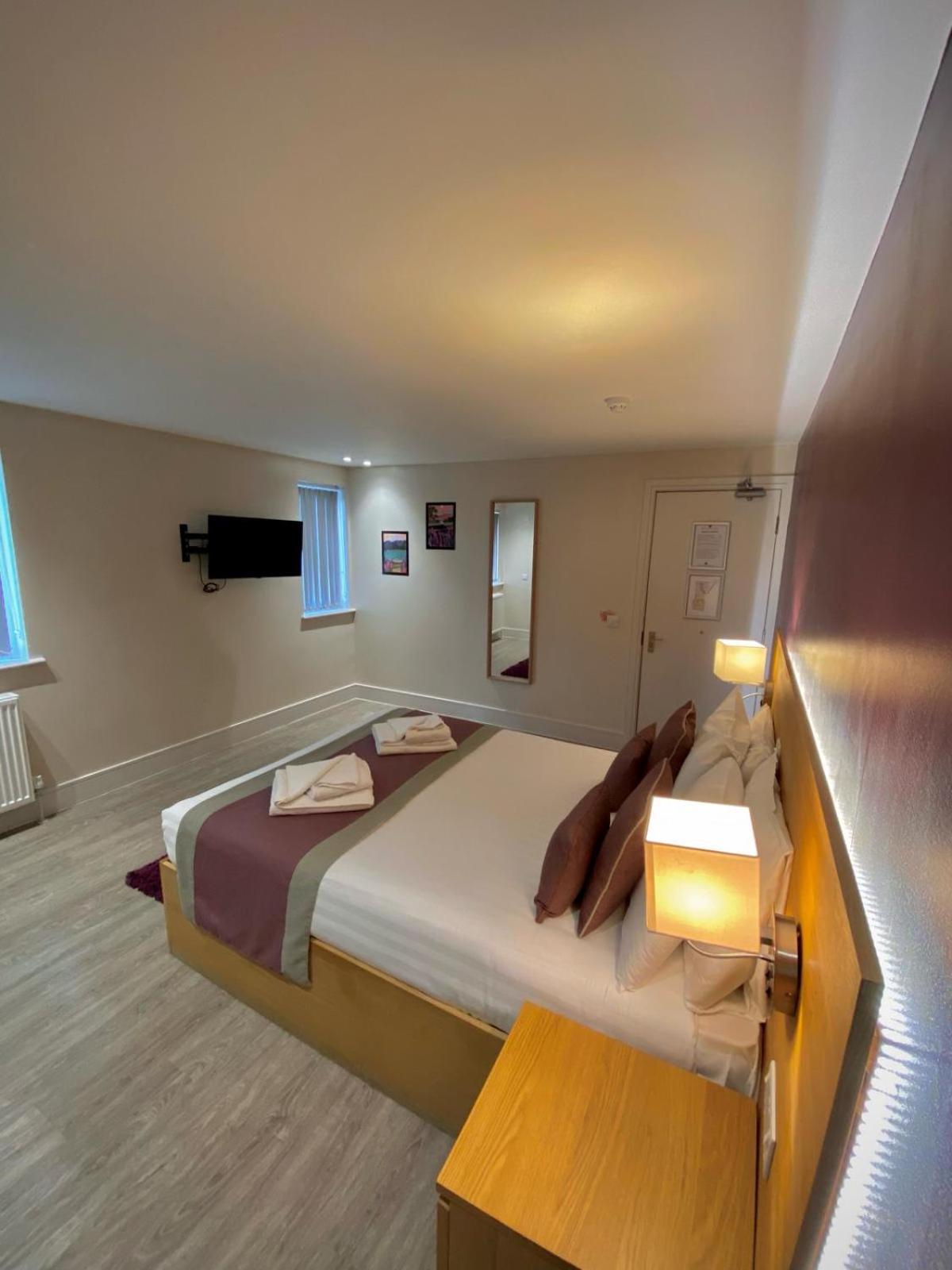 Holtwhites Hotel Энфилд Экстерьер фото