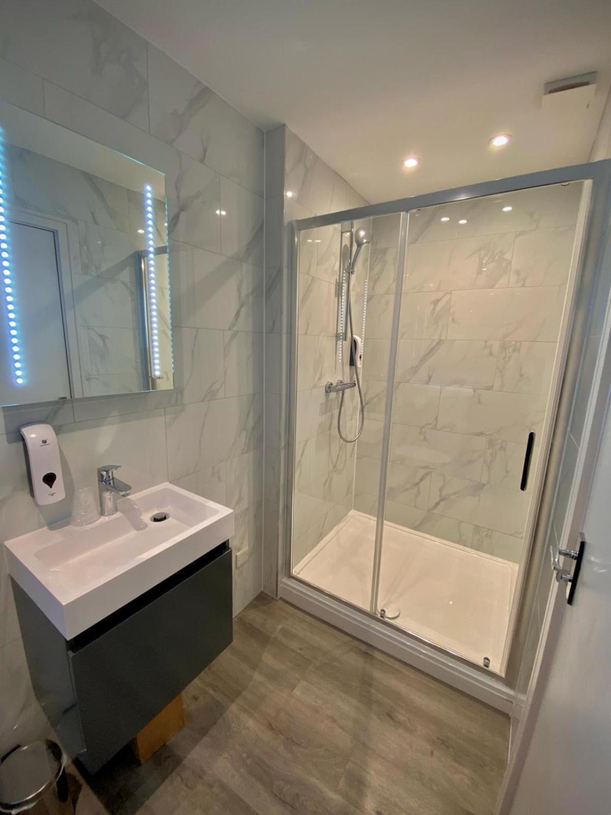 Holtwhites Hotel Энфилд Экстерьер фото