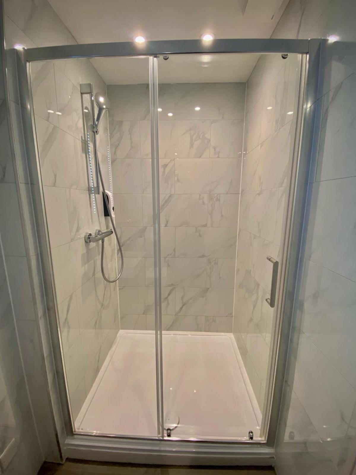Holtwhites Hotel Энфилд Экстерьер фото