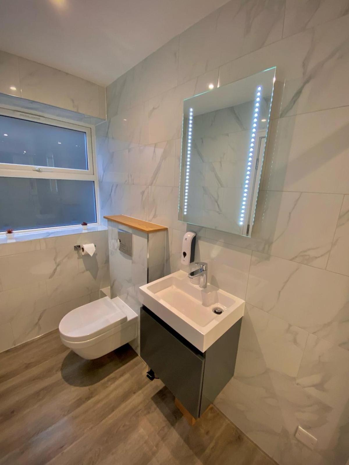 Holtwhites Hotel Энфилд Экстерьер фото