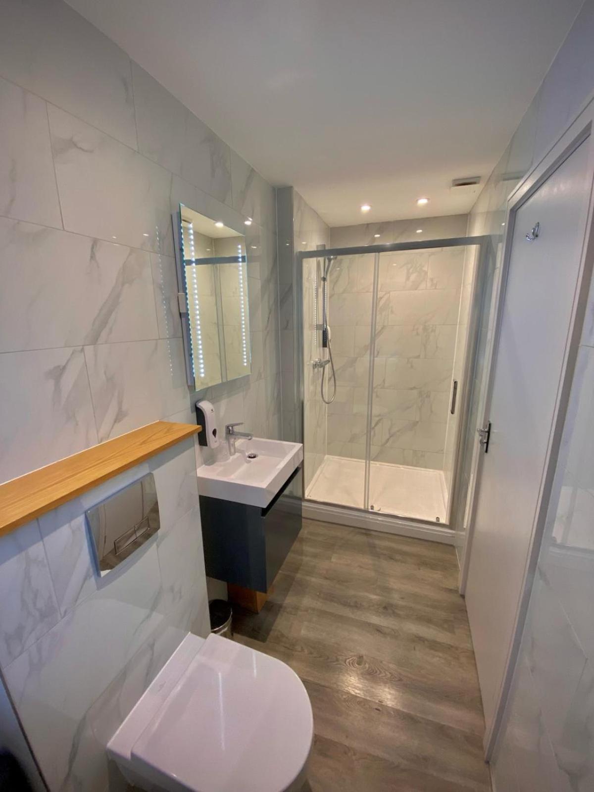 Holtwhites Hotel Энфилд Экстерьер фото