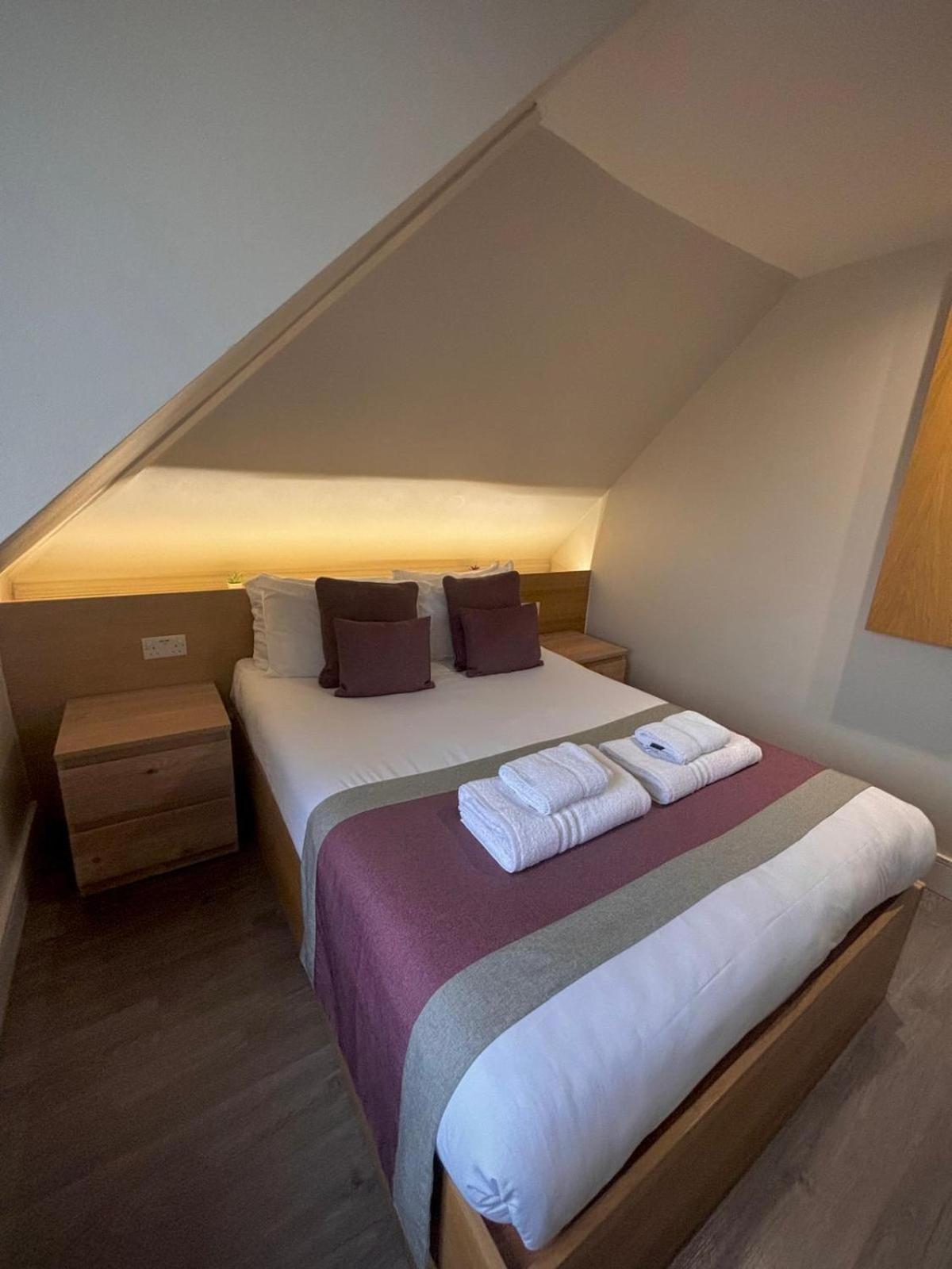 Holtwhites Hotel Энфилд Экстерьер фото