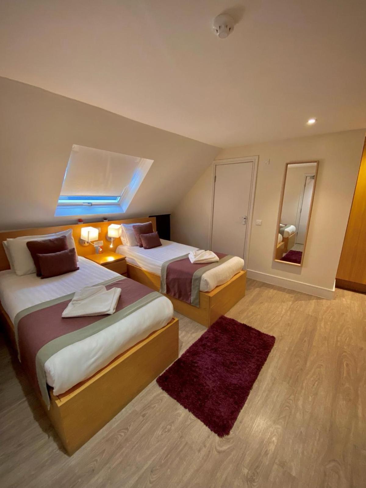 Holtwhites Hotel Энфилд Экстерьер фото