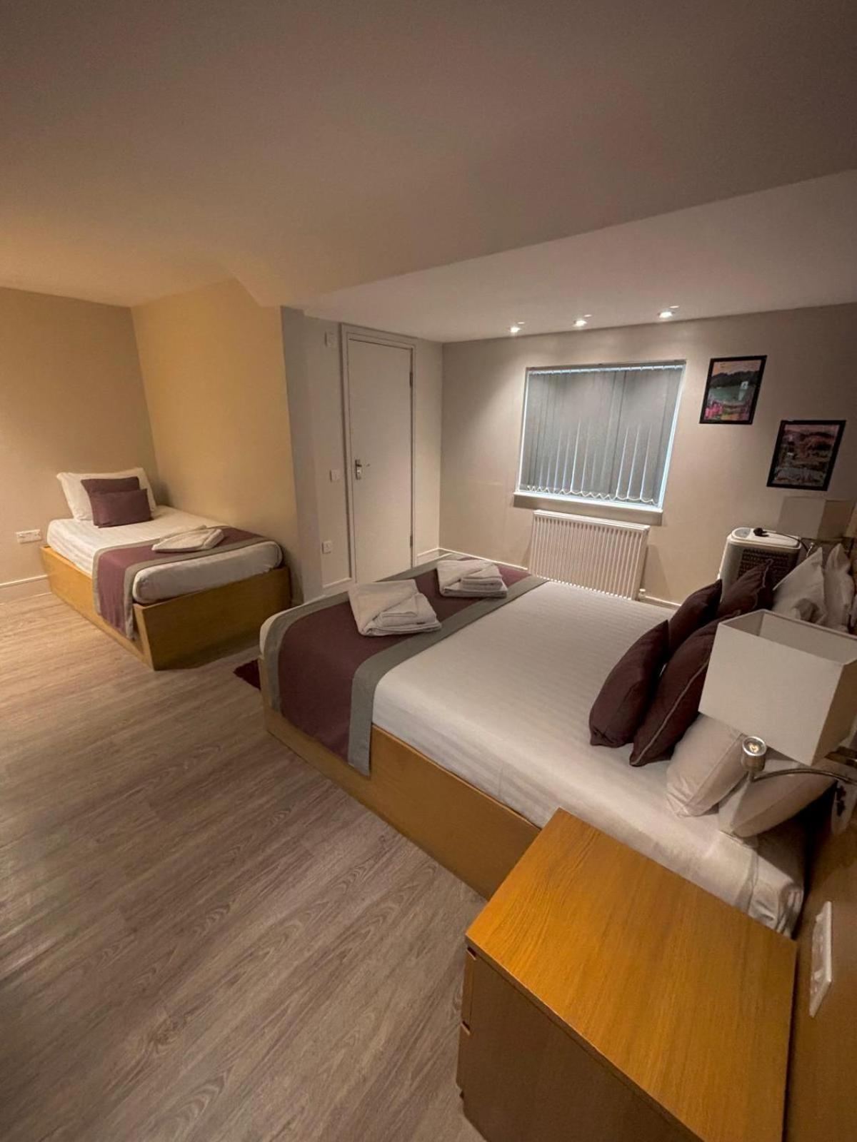 Holtwhites Hotel Энфилд Экстерьер фото