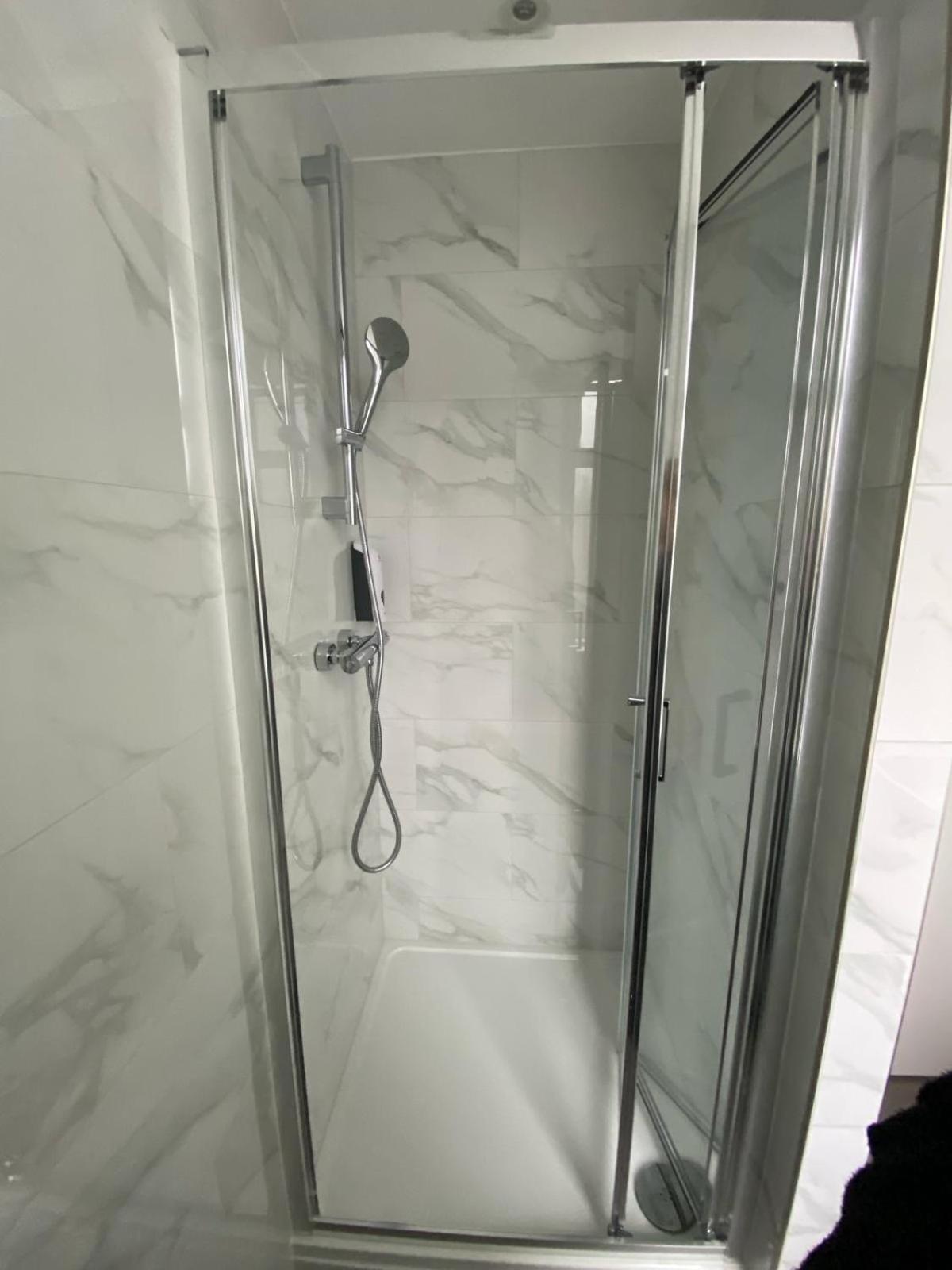 Holtwhites Hotel Энфилд Экстерьер фото