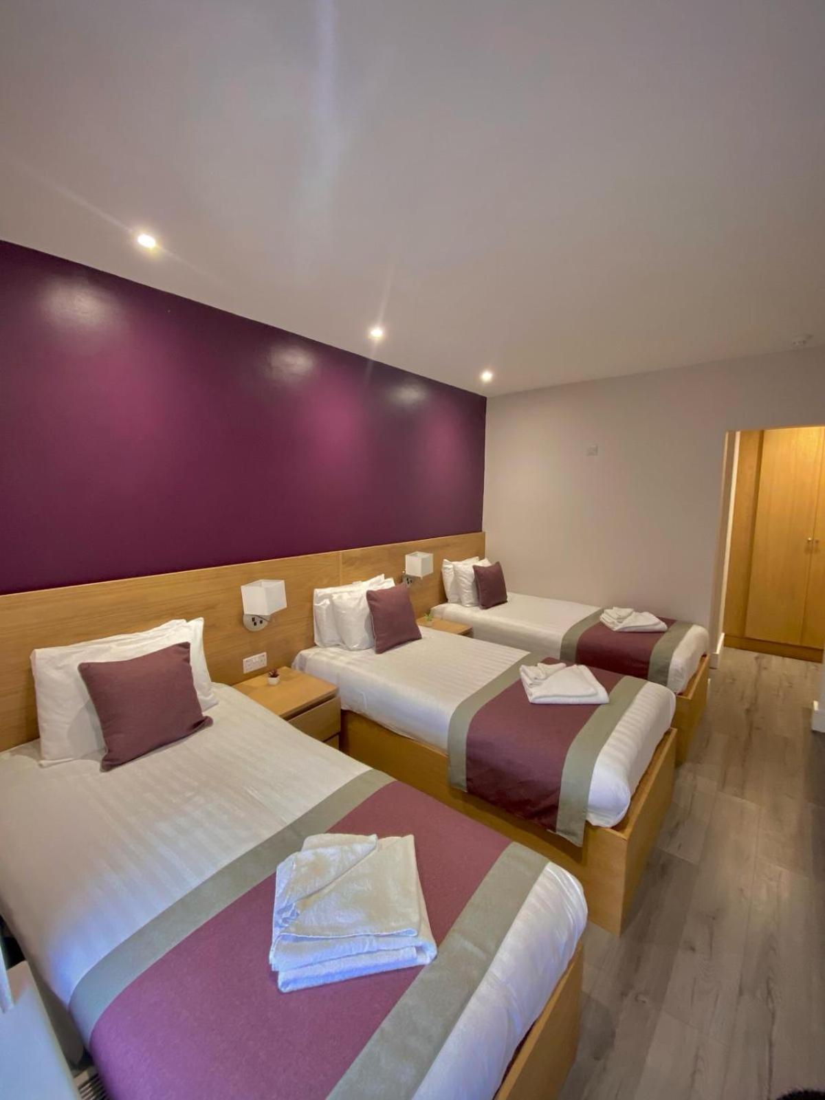 Holtwhites Hotel Энфилд Экстерьер фото