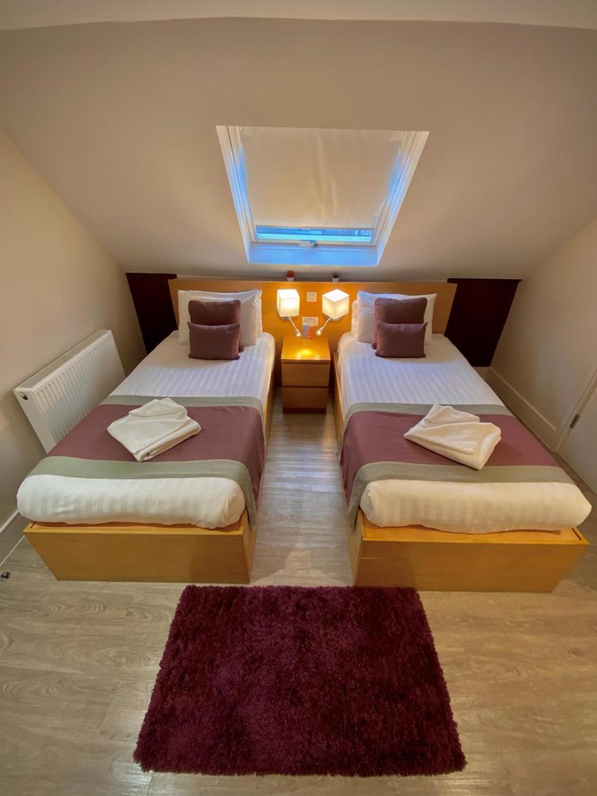 Holtwhites Hotel Энфилд Экстерьер фото