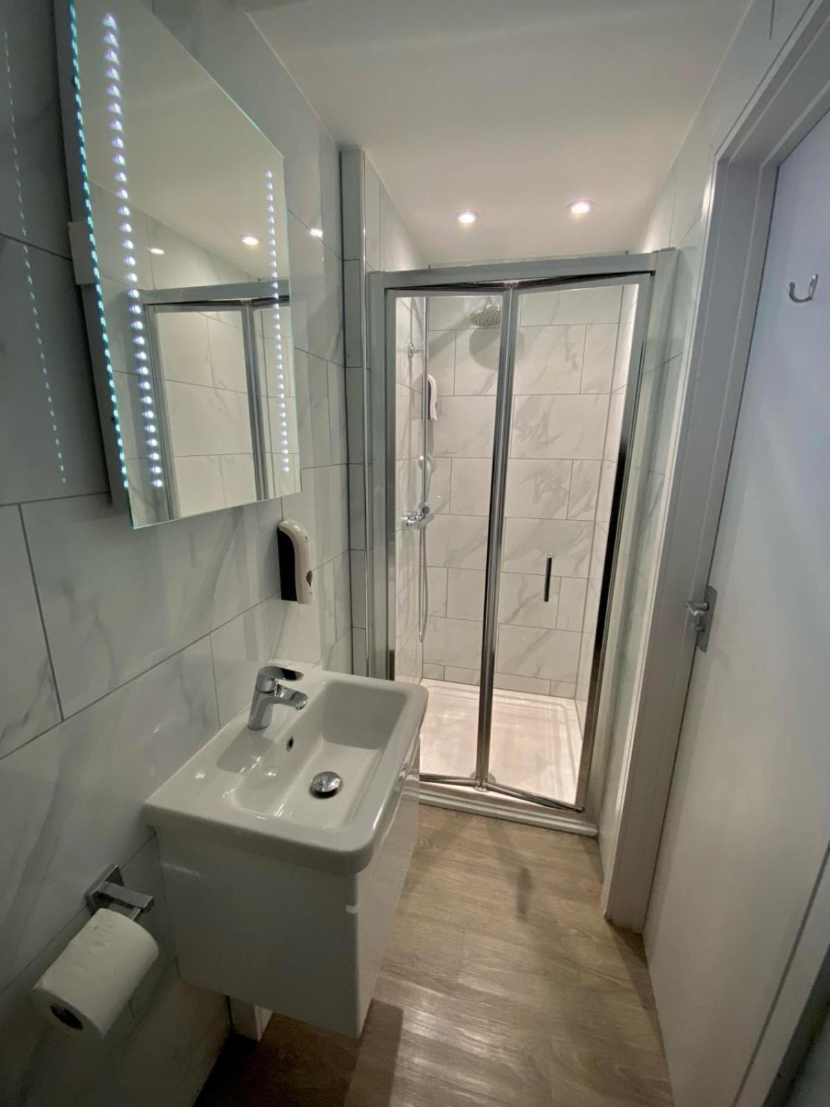 Holtwhites Hotel Энфилд Экстерьер фото