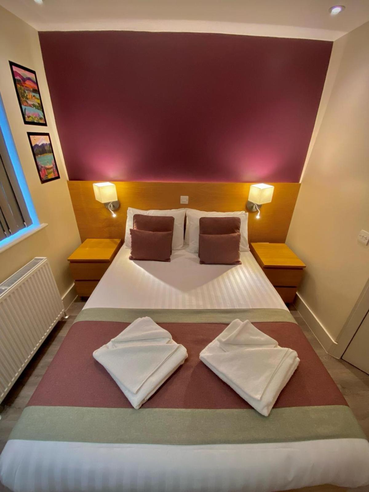 Holtwhites Hotel Энфилд Экстерьер фото